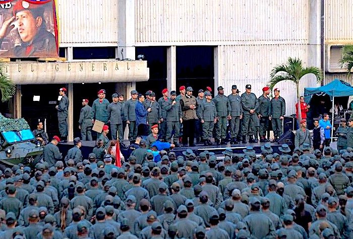 Click to enlarge Maduro/Army crowd