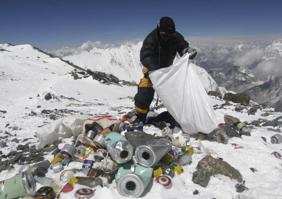 mt everest trash garbage