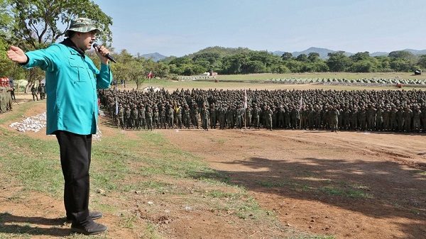 Nicolas Maduro addressing the troops during military exercises