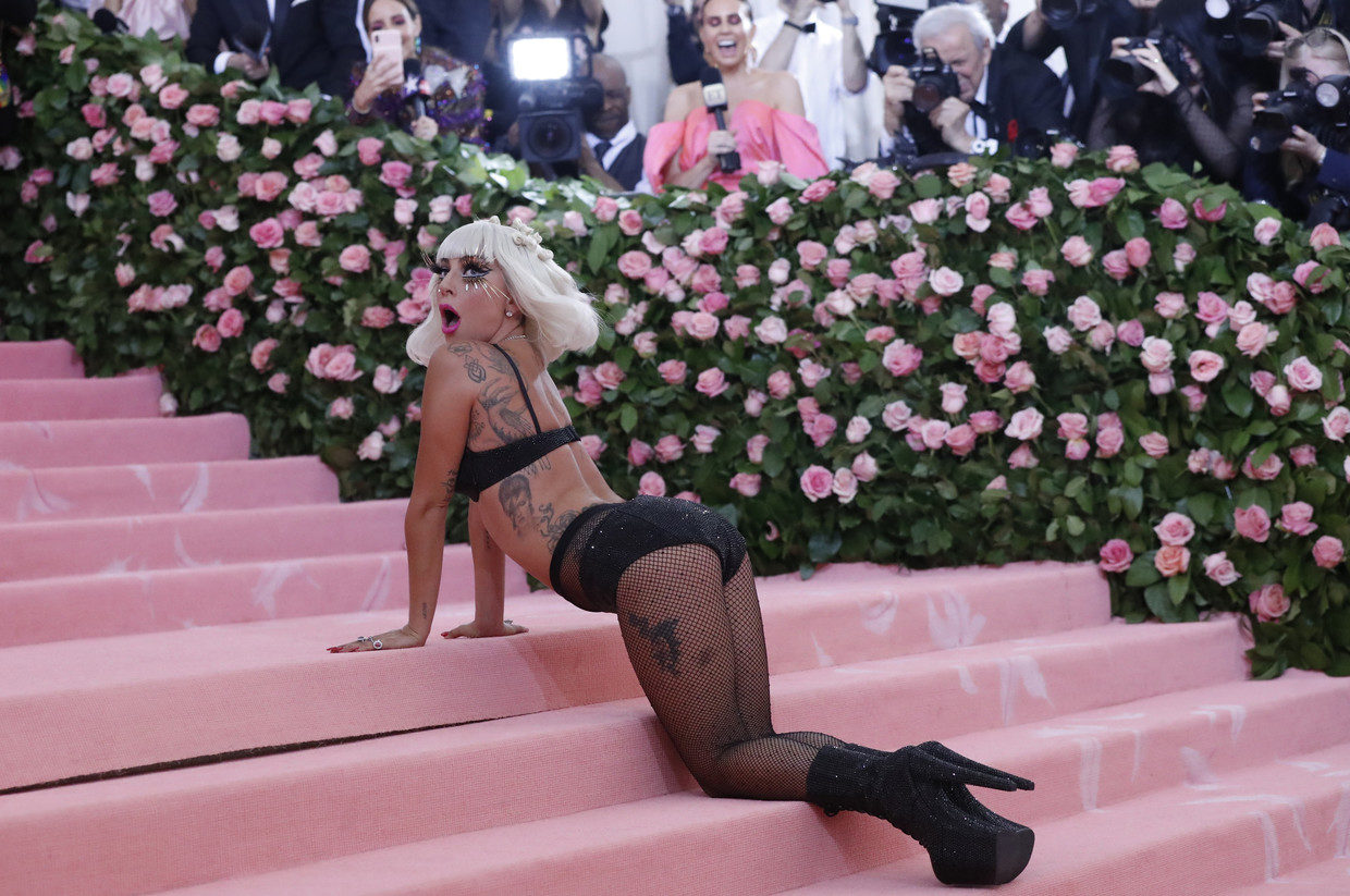 Click to enlarge Lady Gaga met gala