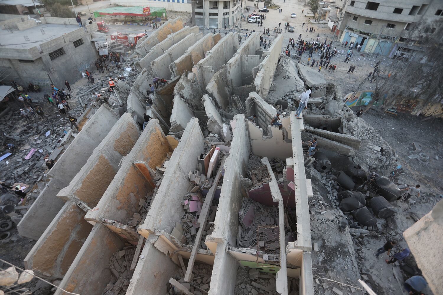 Click to enlarge IDF bombed apartment building