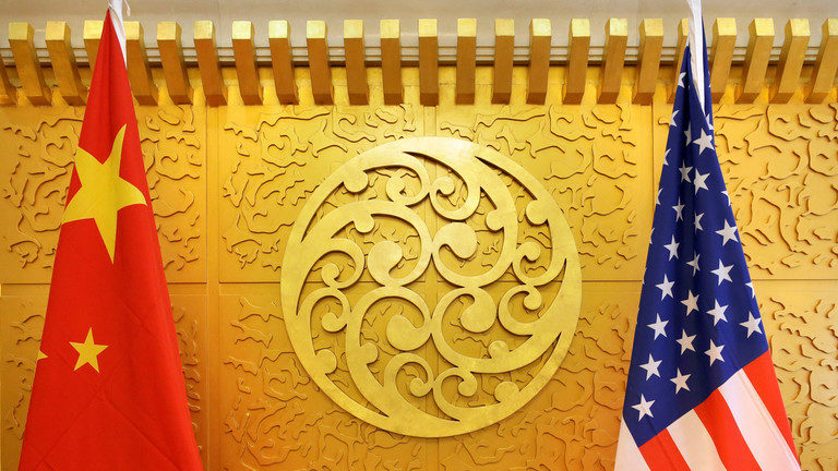 us and chinese flags