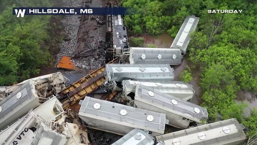 Train derails in Mississippi