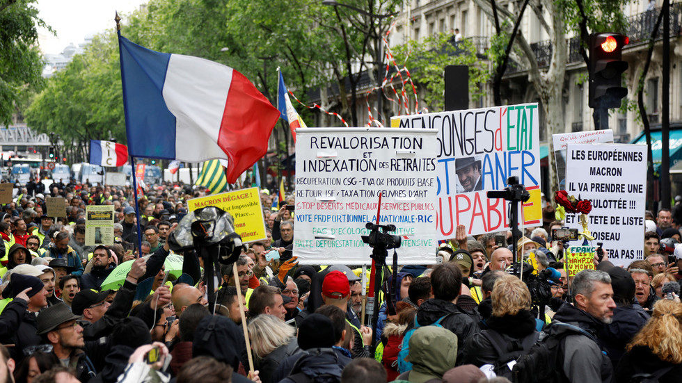 yellow vest protest