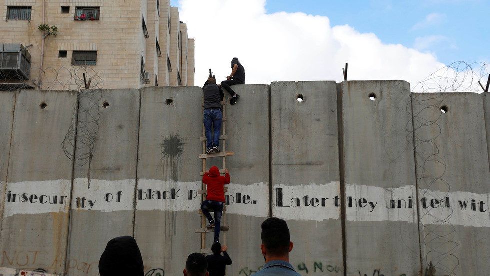 Click to enlarge Israeli barrier