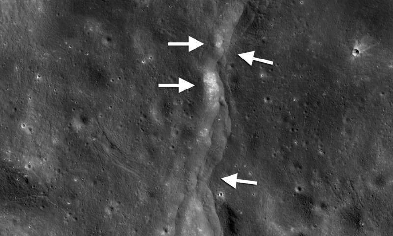 Click to enlarge moon crust quake