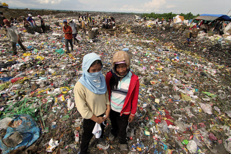 Canada dumps trash philippines