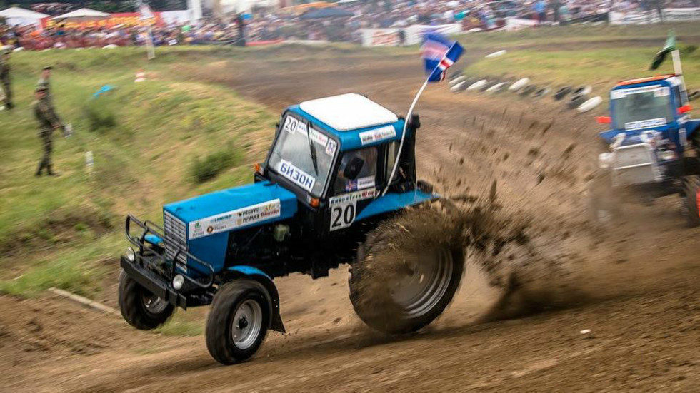 Russia tractor racing