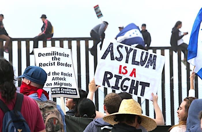 Migrants/Fence