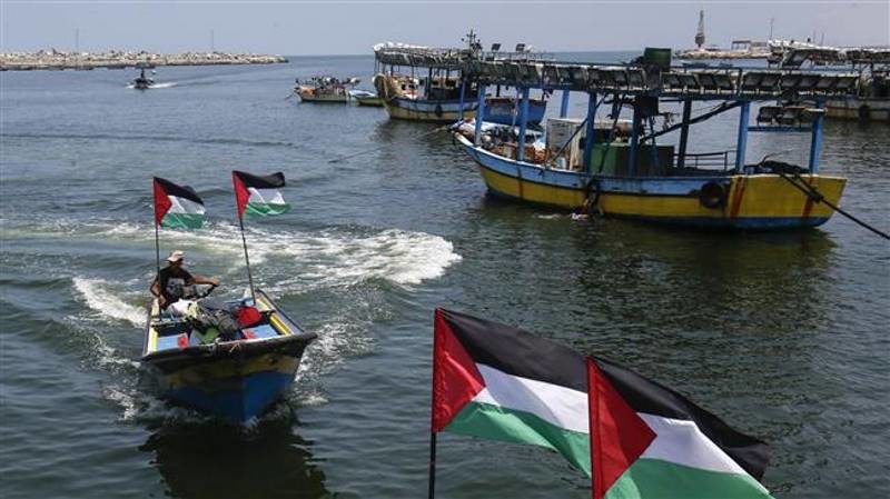 gaza boats palestinian flags