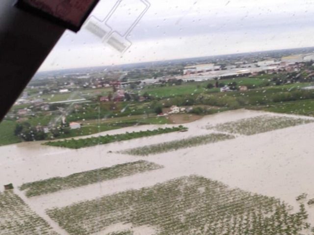Heavy rain, flooding in Puglia, Emilia-Romagna