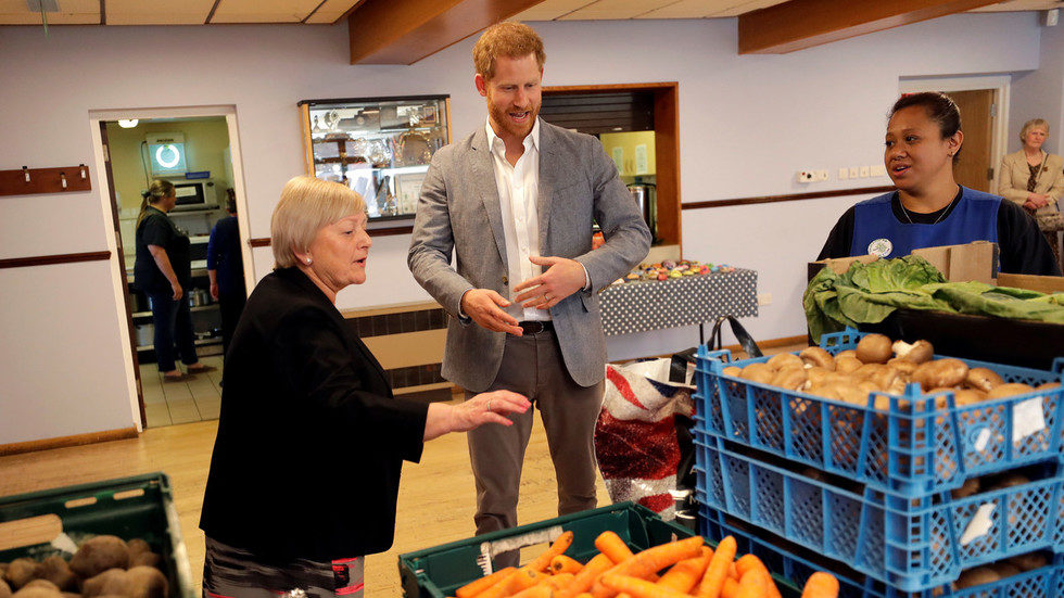 Click to enlarge prince harry Uk britain food bank