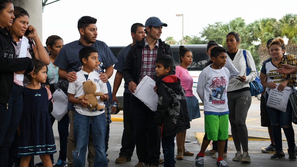 Click to enlarge Migrant families McAllen, Texa
