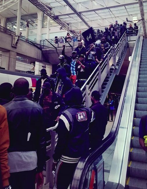 Click to enlarge protest french airport paris