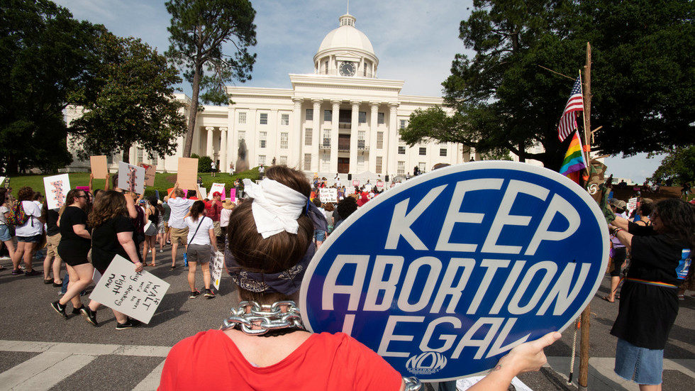 Click to enlarge abortion protest