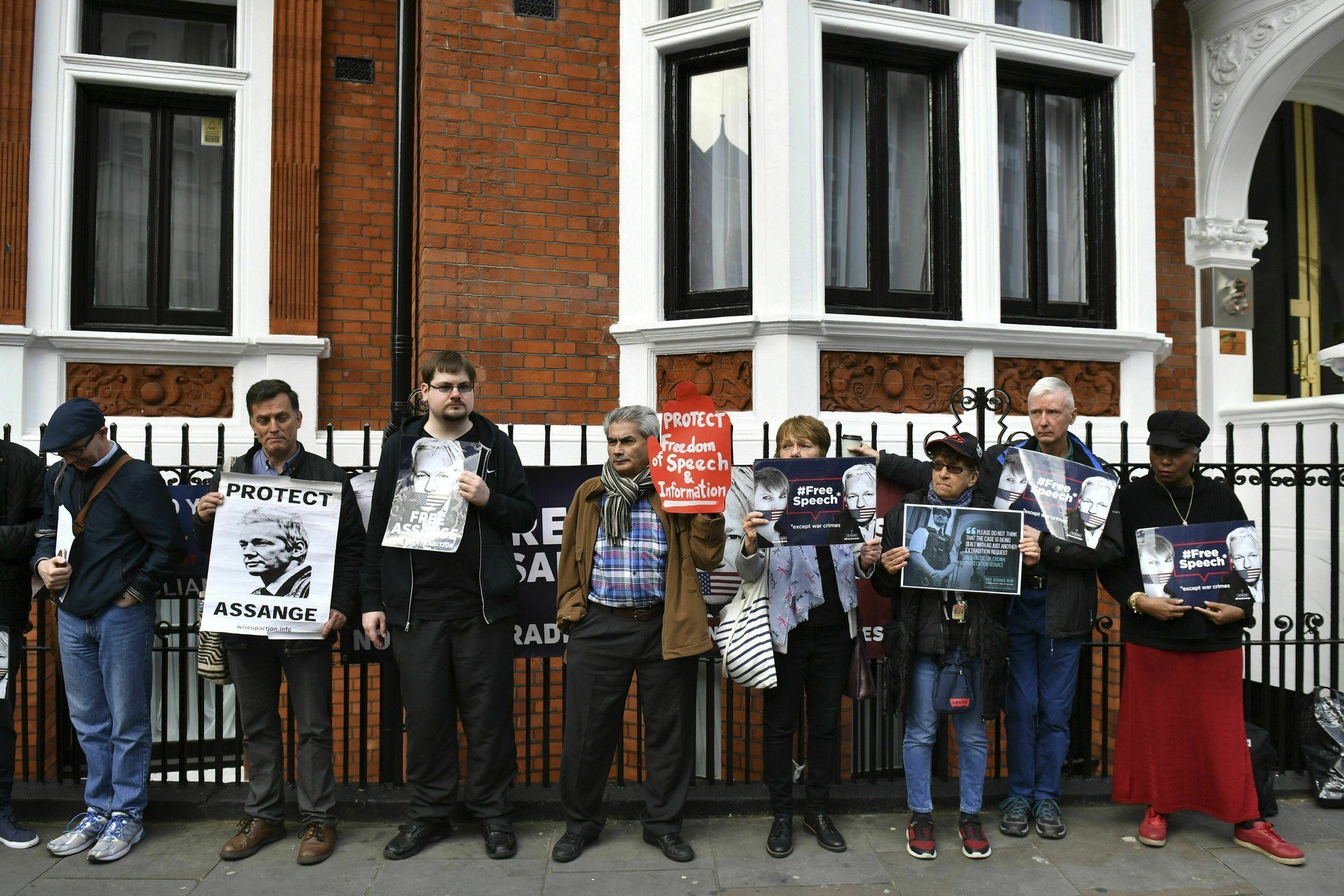 protest assange london embassy ecuasor