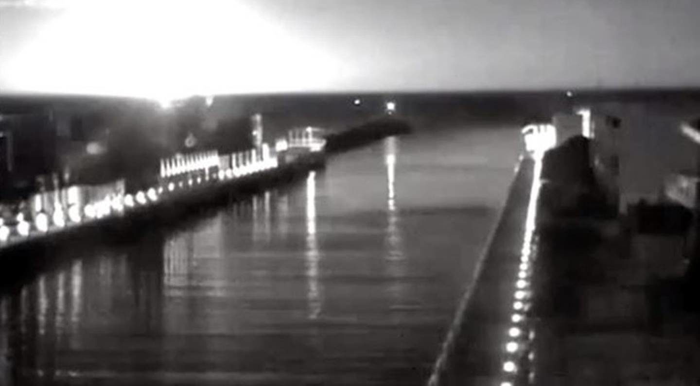 Click to enlarge Meteor Over NZ