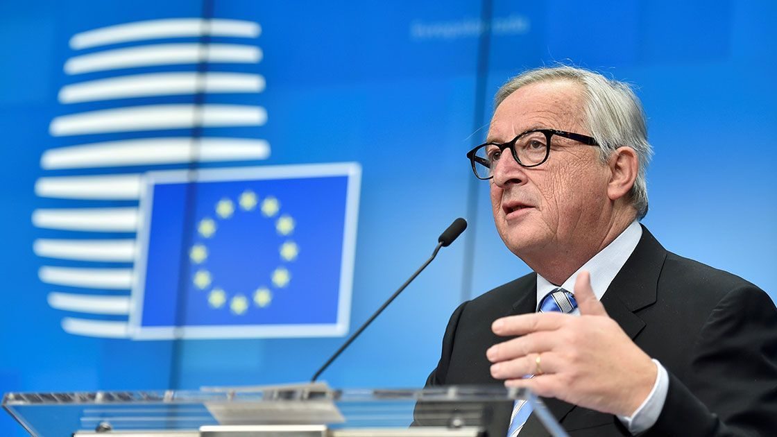 Click to enlarge Jean-Claude Juncker, desconocemos si en estado ebrio o sobrio.