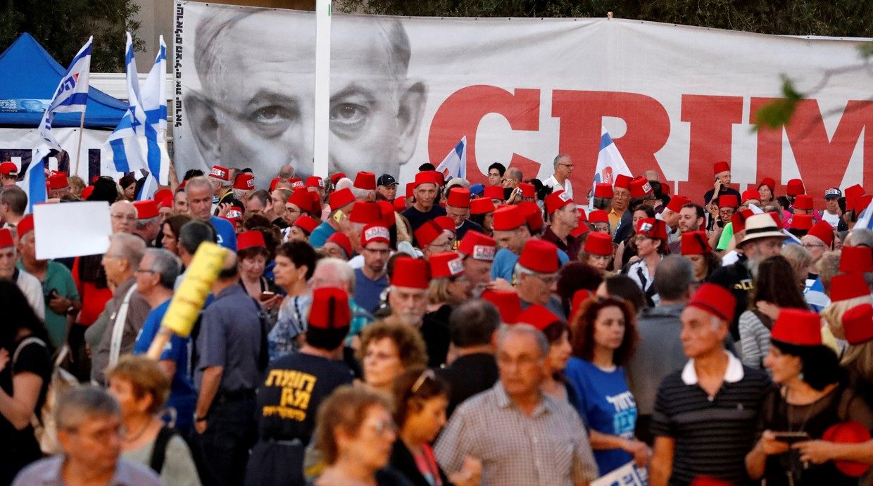 Click to enlarge Israeli protesters fez hats