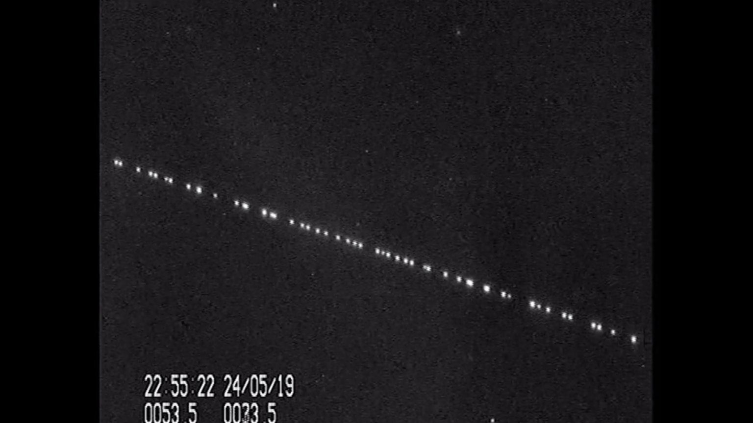 Click to enlarge An astronomer in the Netherlands captured the Starlink train