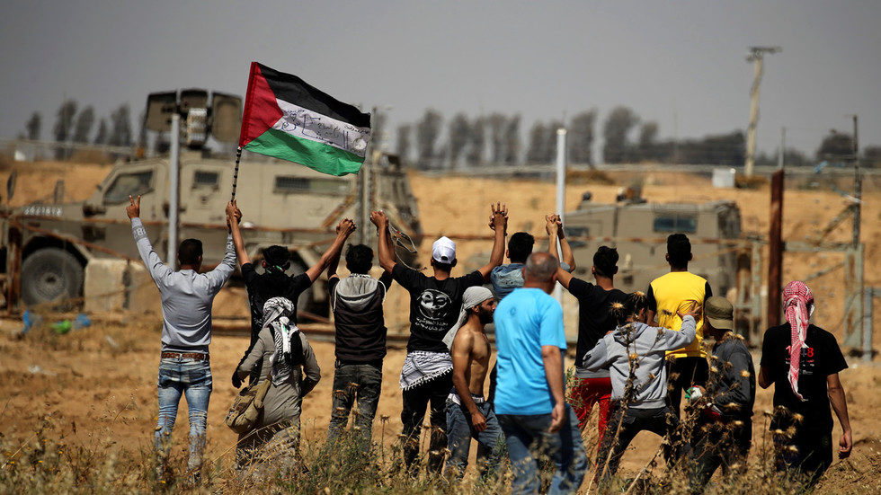 protestors great march return Gaza fence