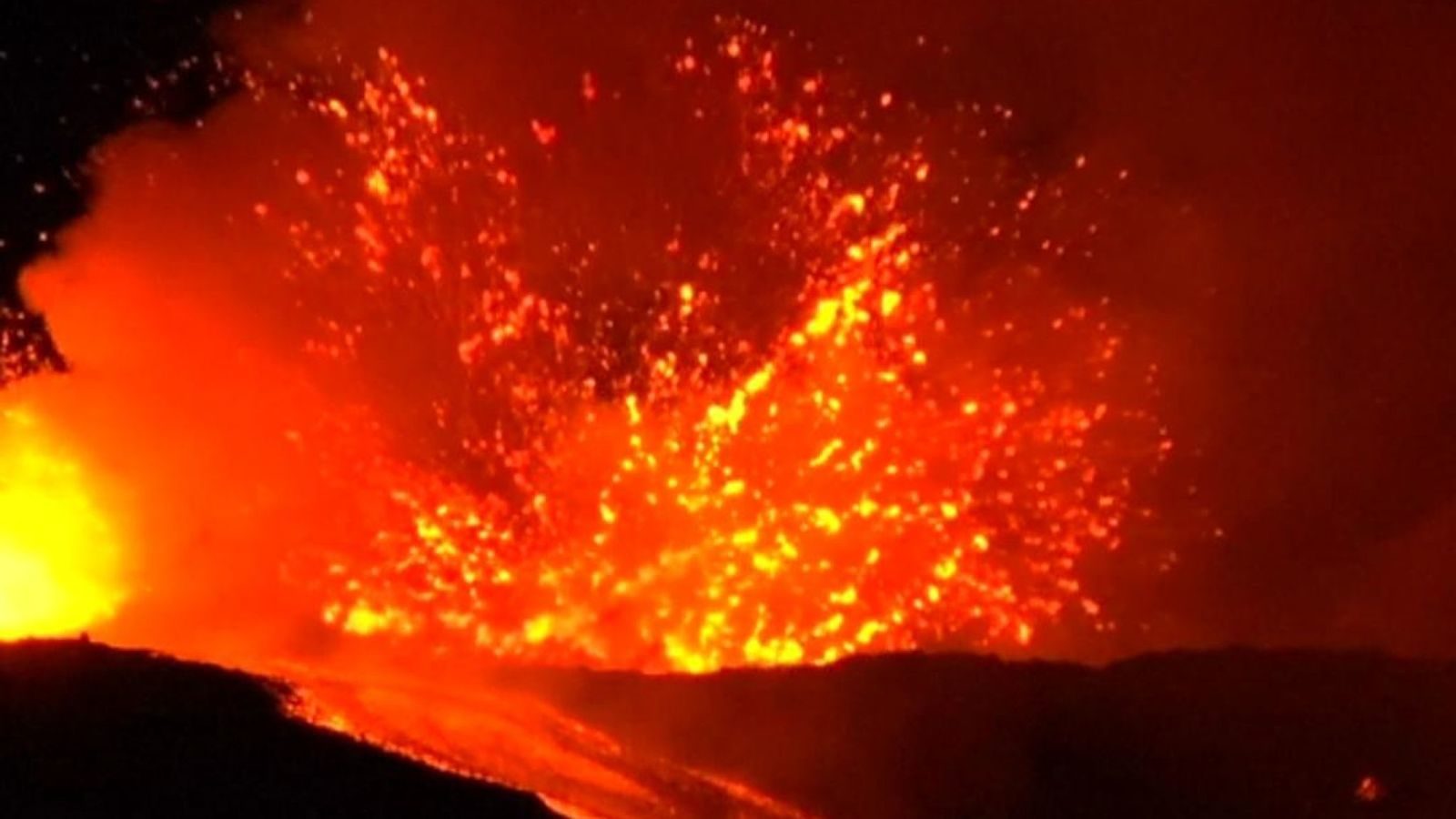 Lava flows from Mount Etna in spectacular display