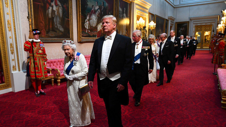 Click to enlarge trump and the queen