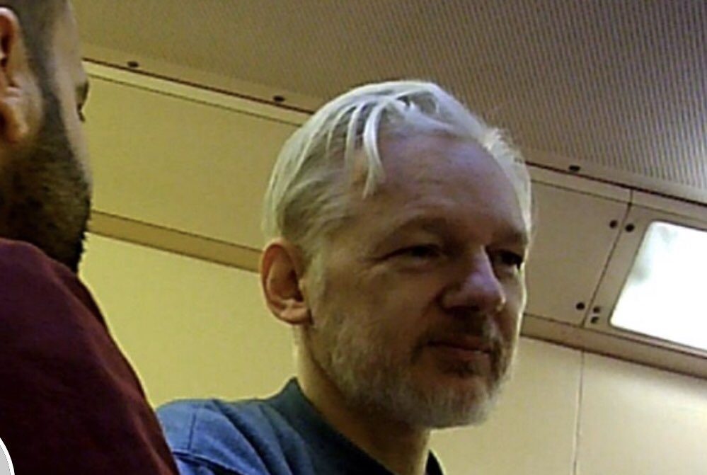 Photos of Julian Assange in Belmarsh Prison Leaked by Fellow Inmate - Societyapos;s