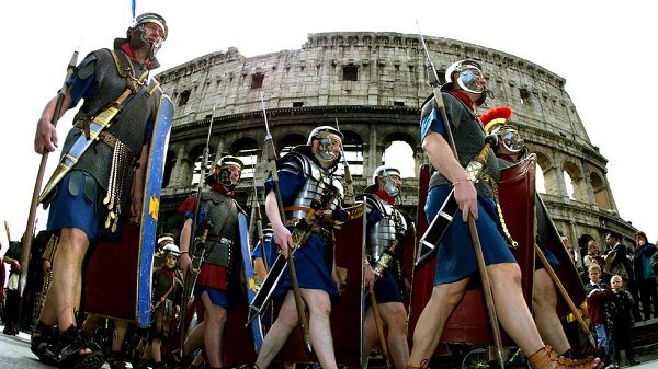 People dressed as ancient Roman soldiers