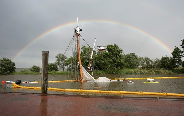 Click to enlarge Sunken sailboat