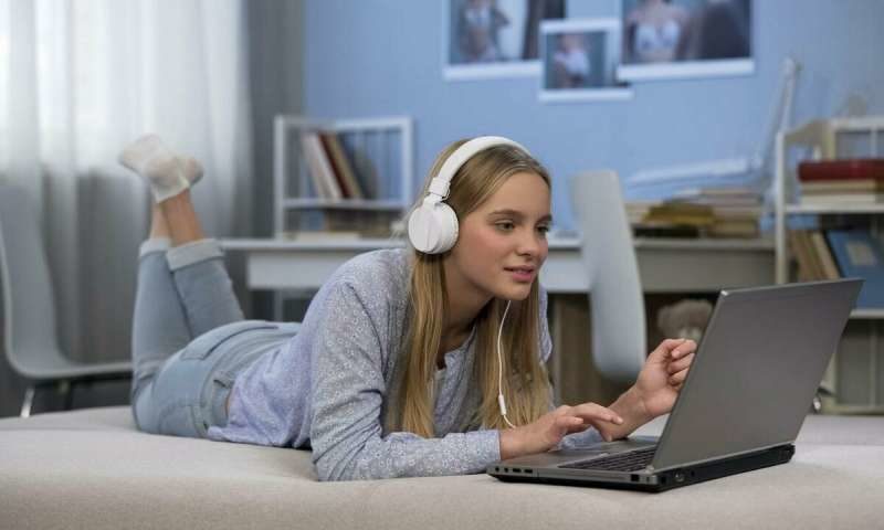 music laptop listen