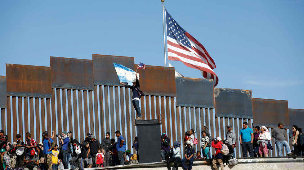 Click to enlarge migrants us border