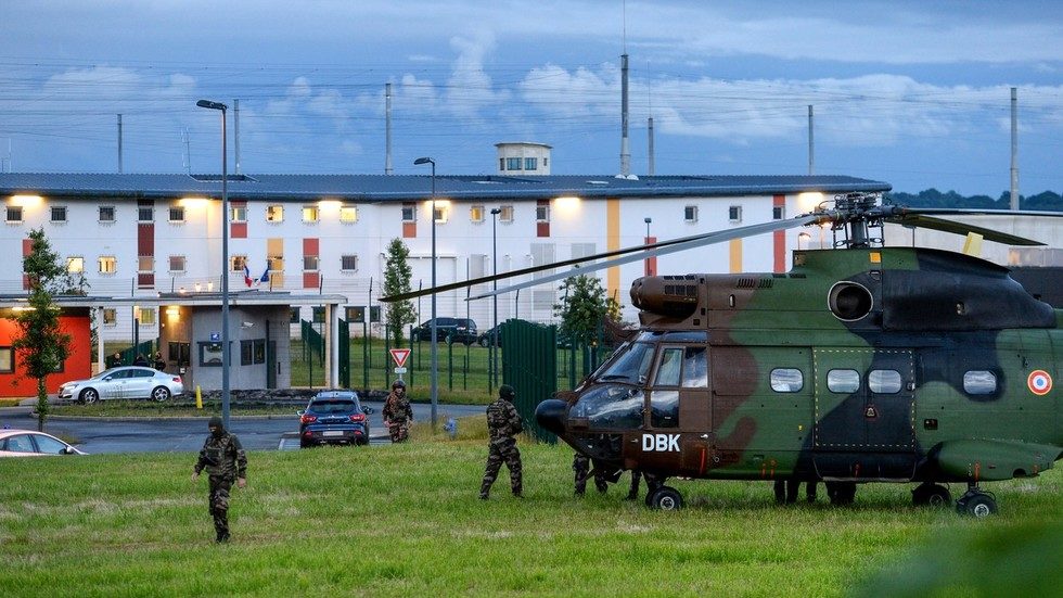 soldiers and chopper