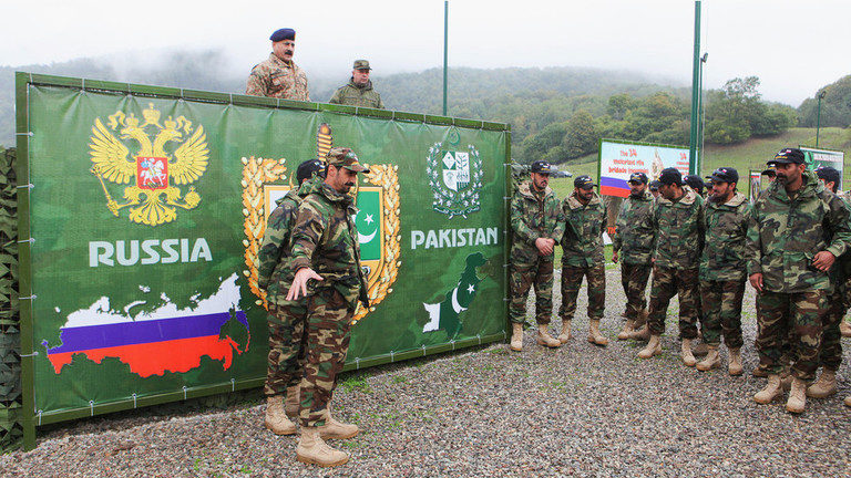 Click to enlarge Russia Pakistan soldiers