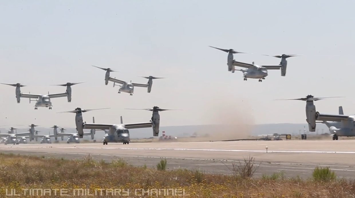Click to enlarge US Marine Corps helicopters 3