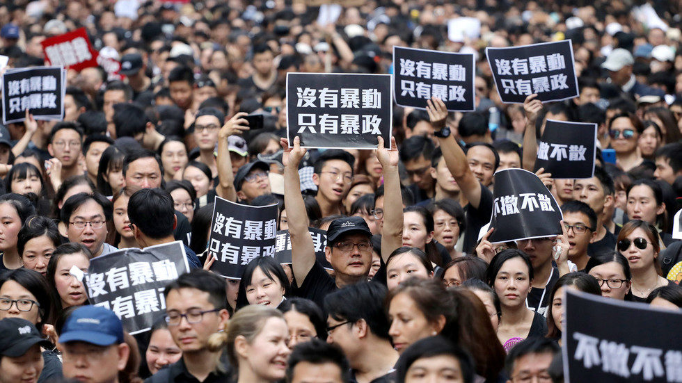 Click to enlarge hong kong protesters