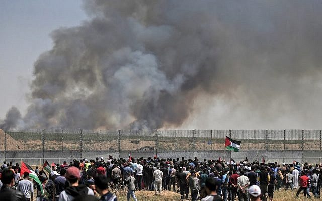 Click to enlarge gaza protests border fence march of return