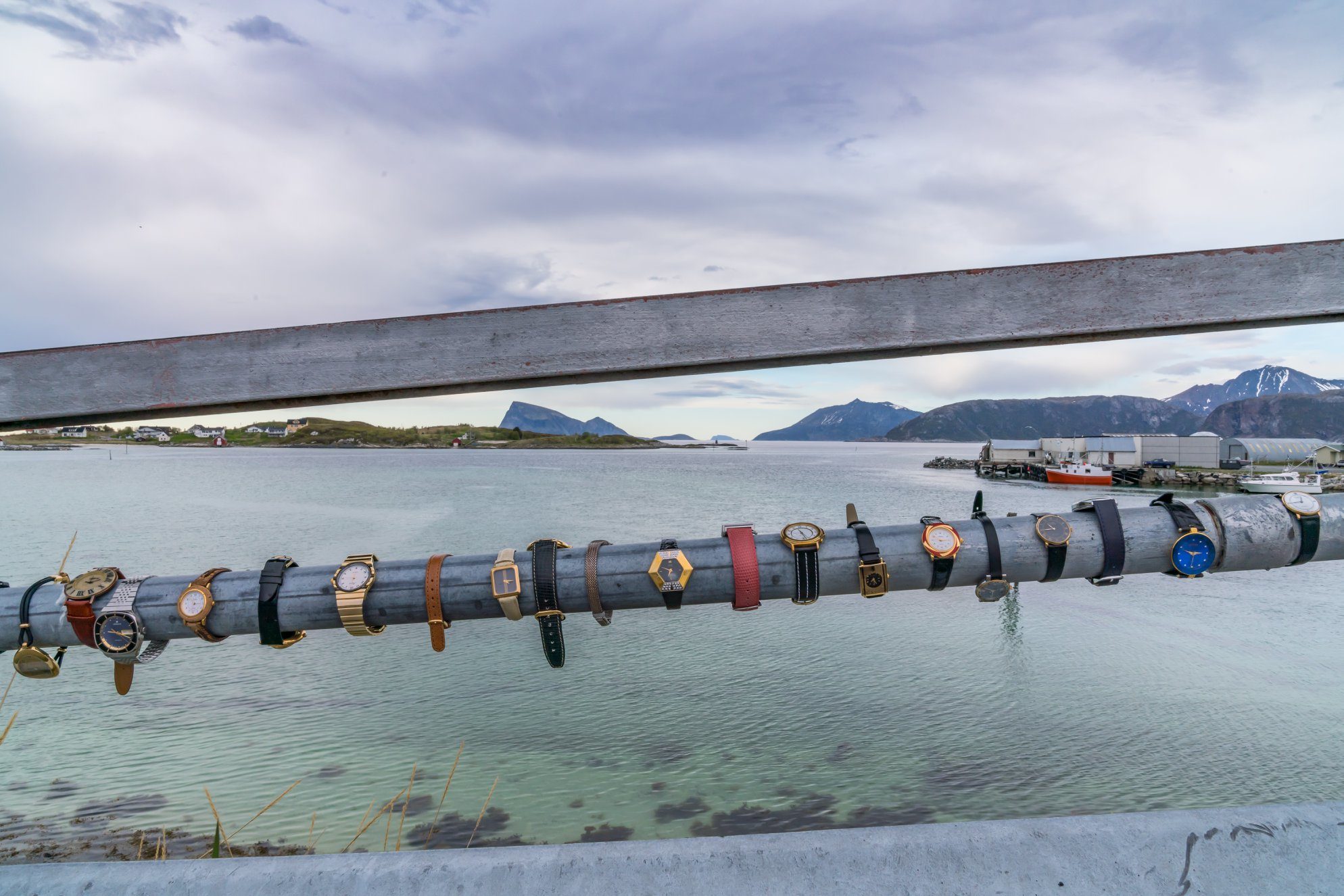 Click to enlarge Watches on a bridge in Sommarøy.