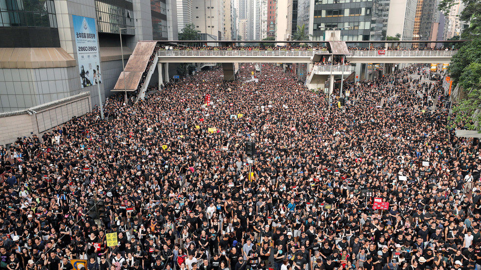 Click to enlarge hong kong protesters