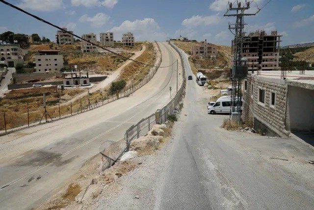 Click to enlarge Palestinian homes in Jerusalem