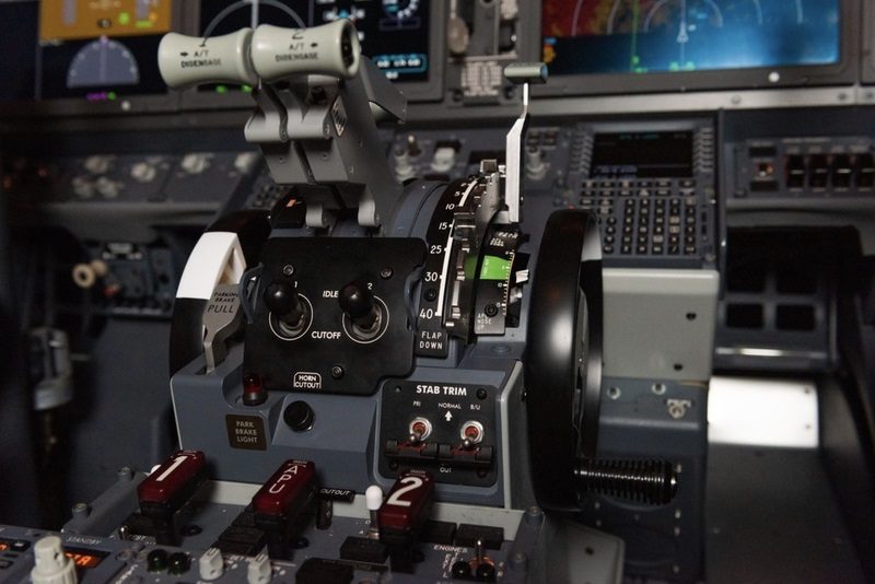 boeing 737 cockpit