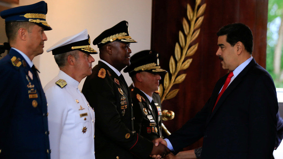 Click to enlarge maduro presidential honor guard award