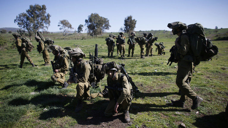 Click to enlarge Israeli soldiers