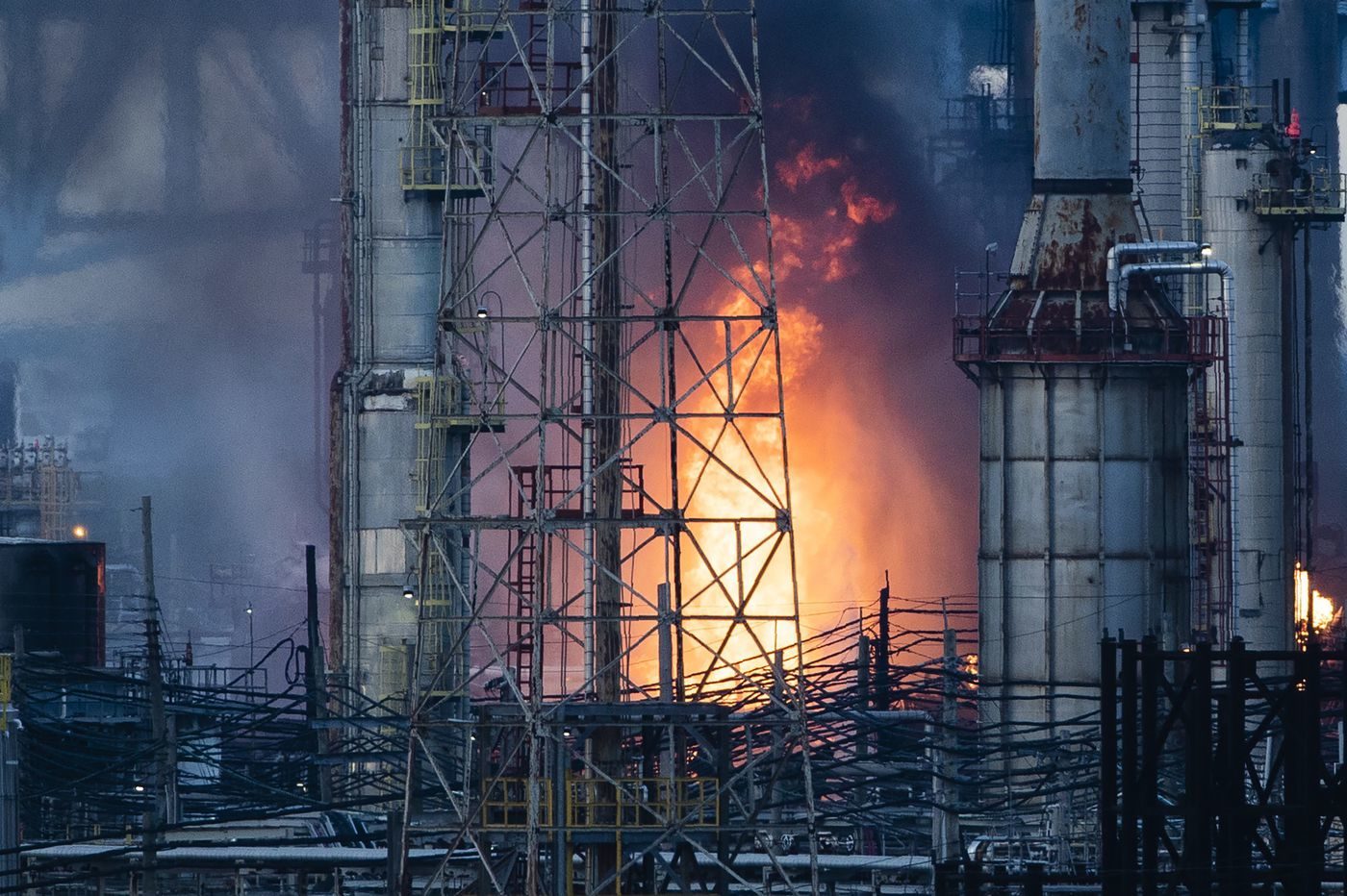Click to enlarge refinery explosion