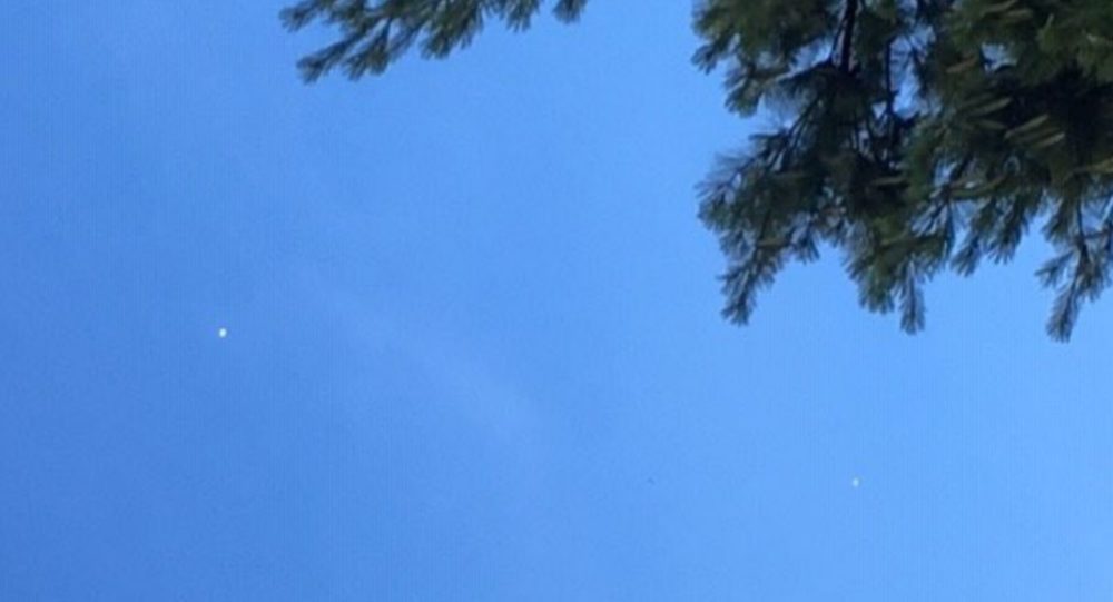 Click to enlarge White orbs in Kansas city