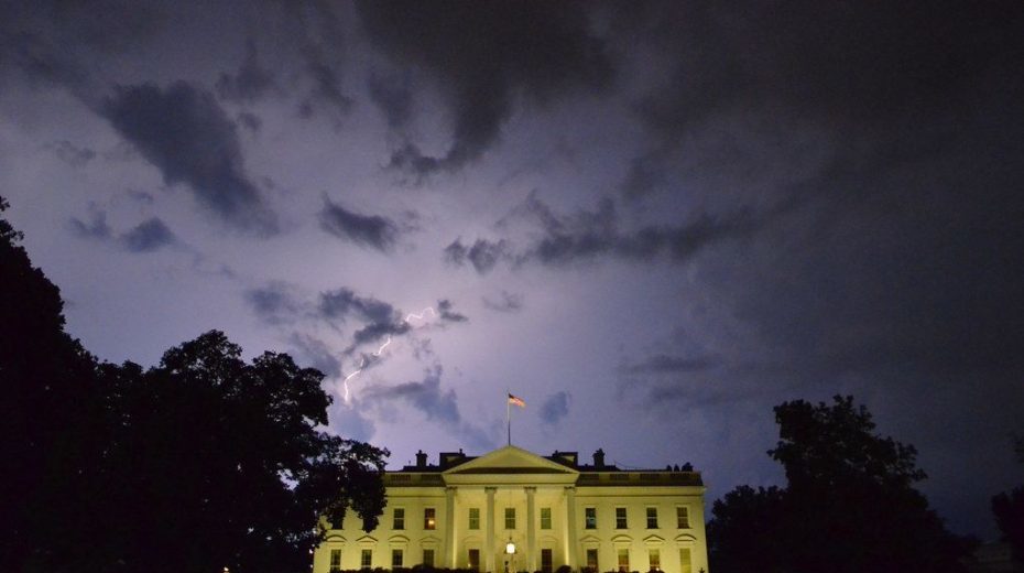 Click to enlarge white house lightning strike