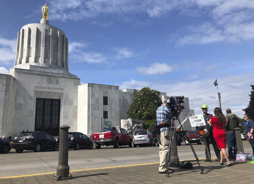 Click to enlarge Oregon State House in Salem, Oregon