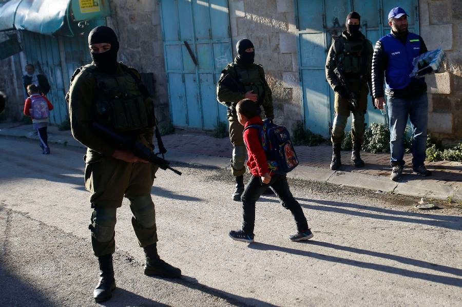 Click to enlarge israel soldiers palestinian school children
