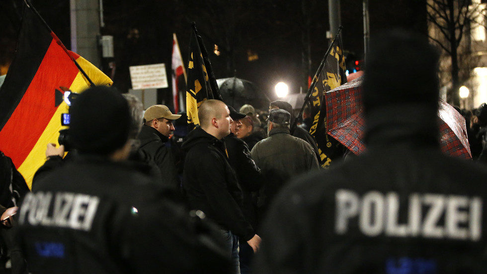 Click to enlarge germany police far-right
