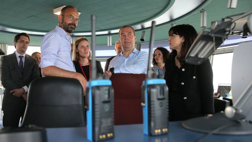 Click to enlarge Edouard Philippe Medvedev